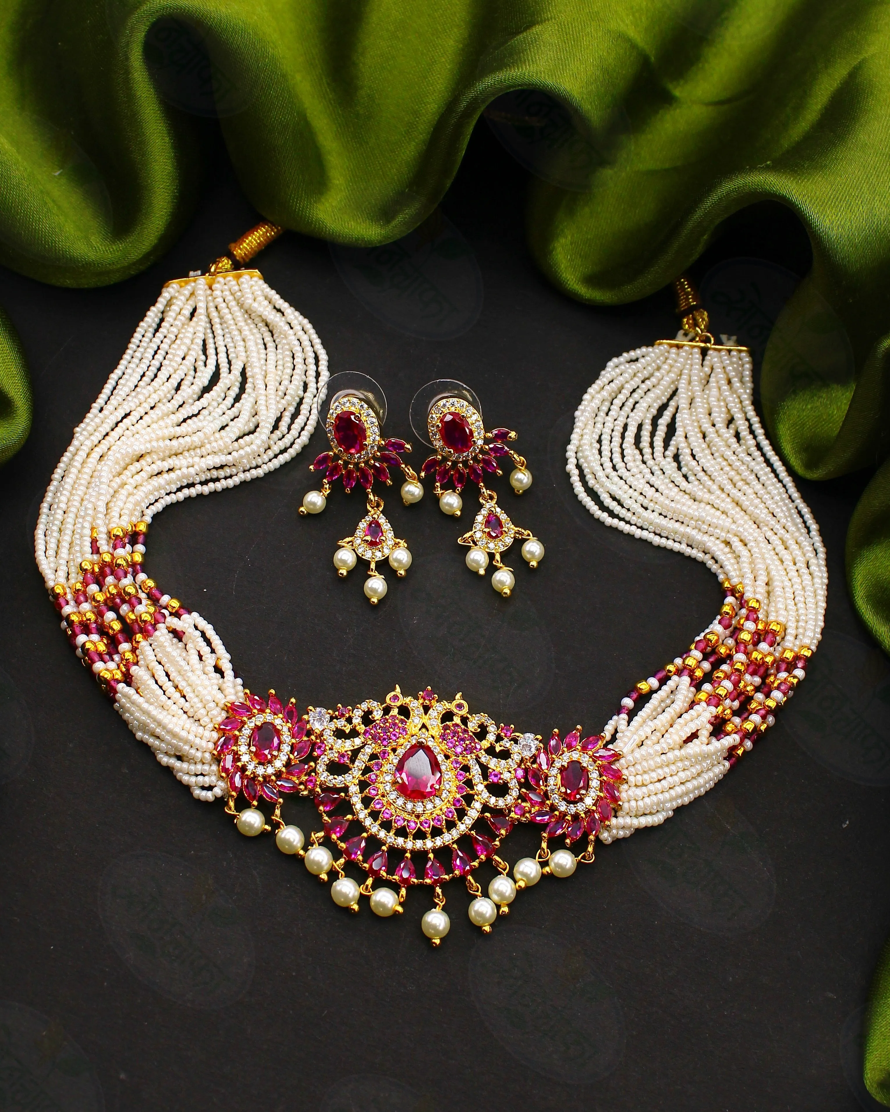 ELEGANT CLASSY PEARL NECKLACE