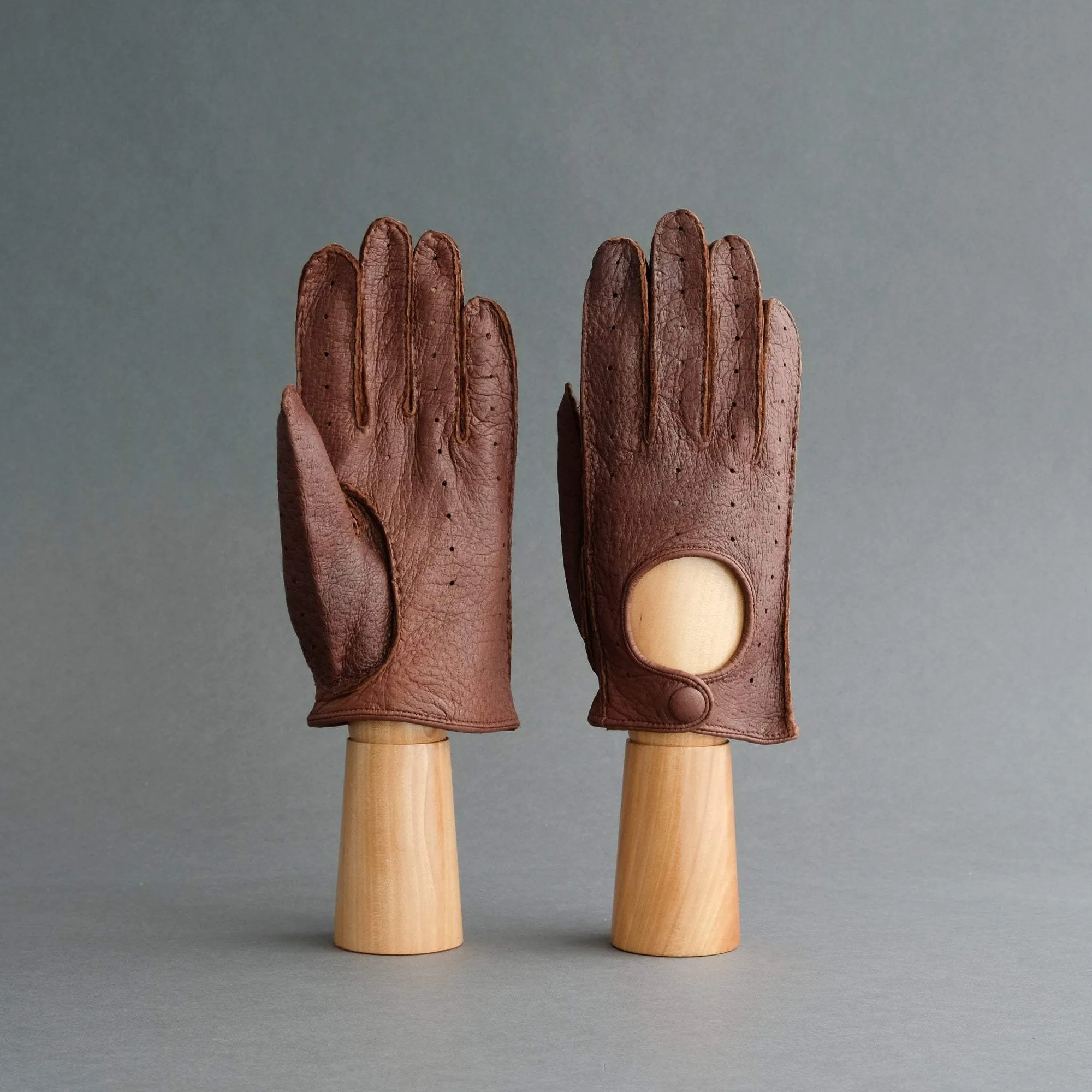 Gentlemen's Unlined Driving Gloves from Sierra Peccary