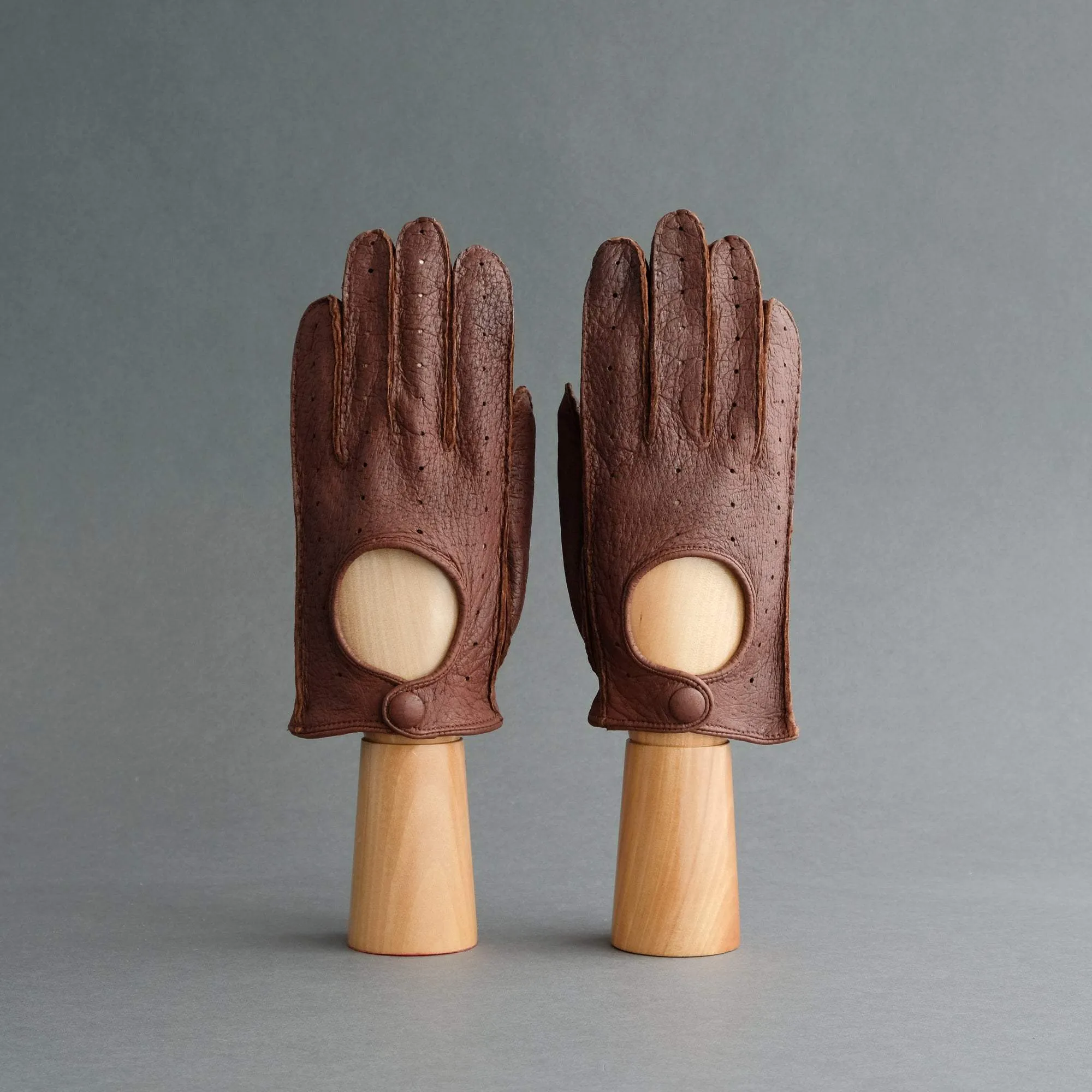 Gentlemen's Unlined Driving Gloves from Sierra Peccary