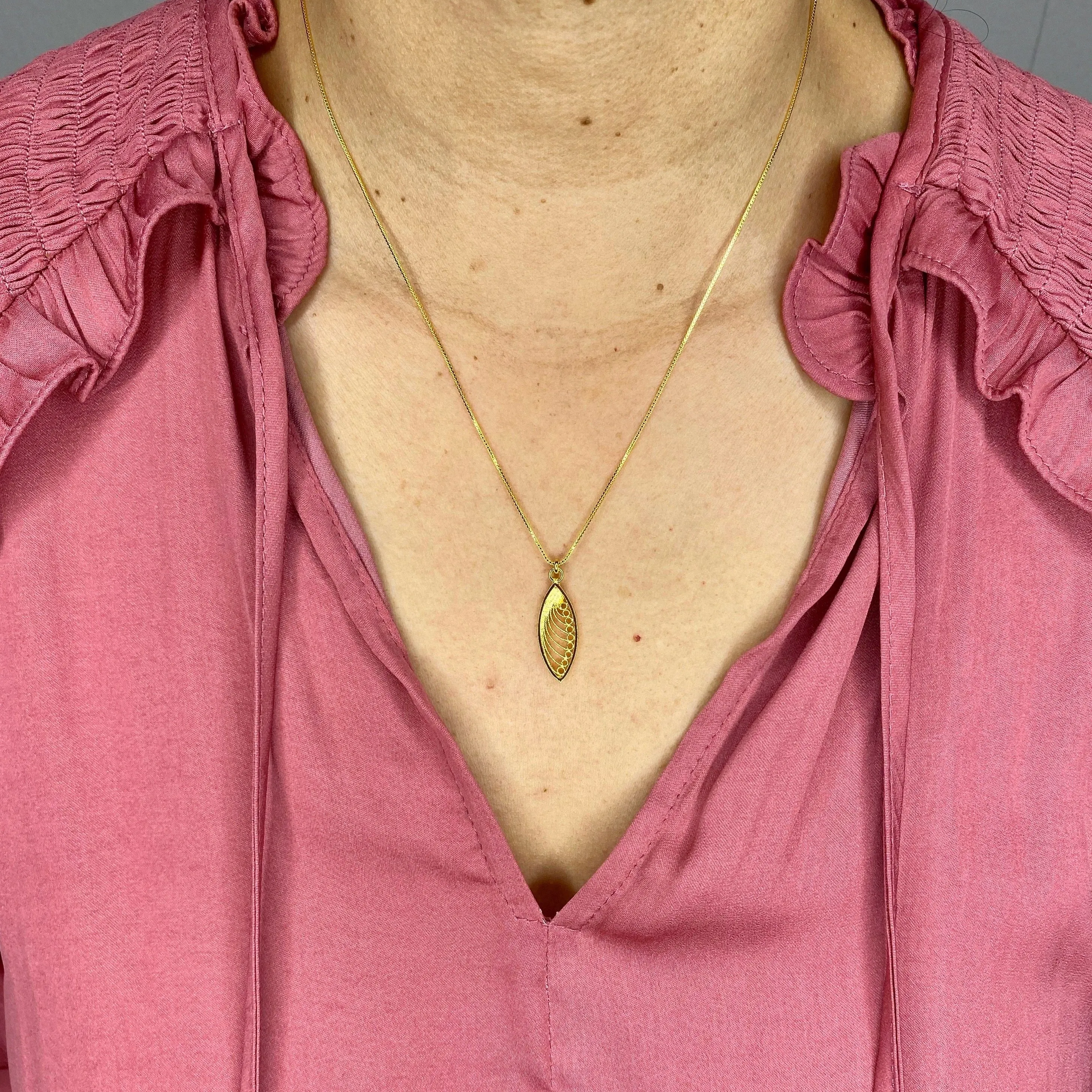 KHAYA GOLD SMALL PENDANT NECKLACE FILIGREE