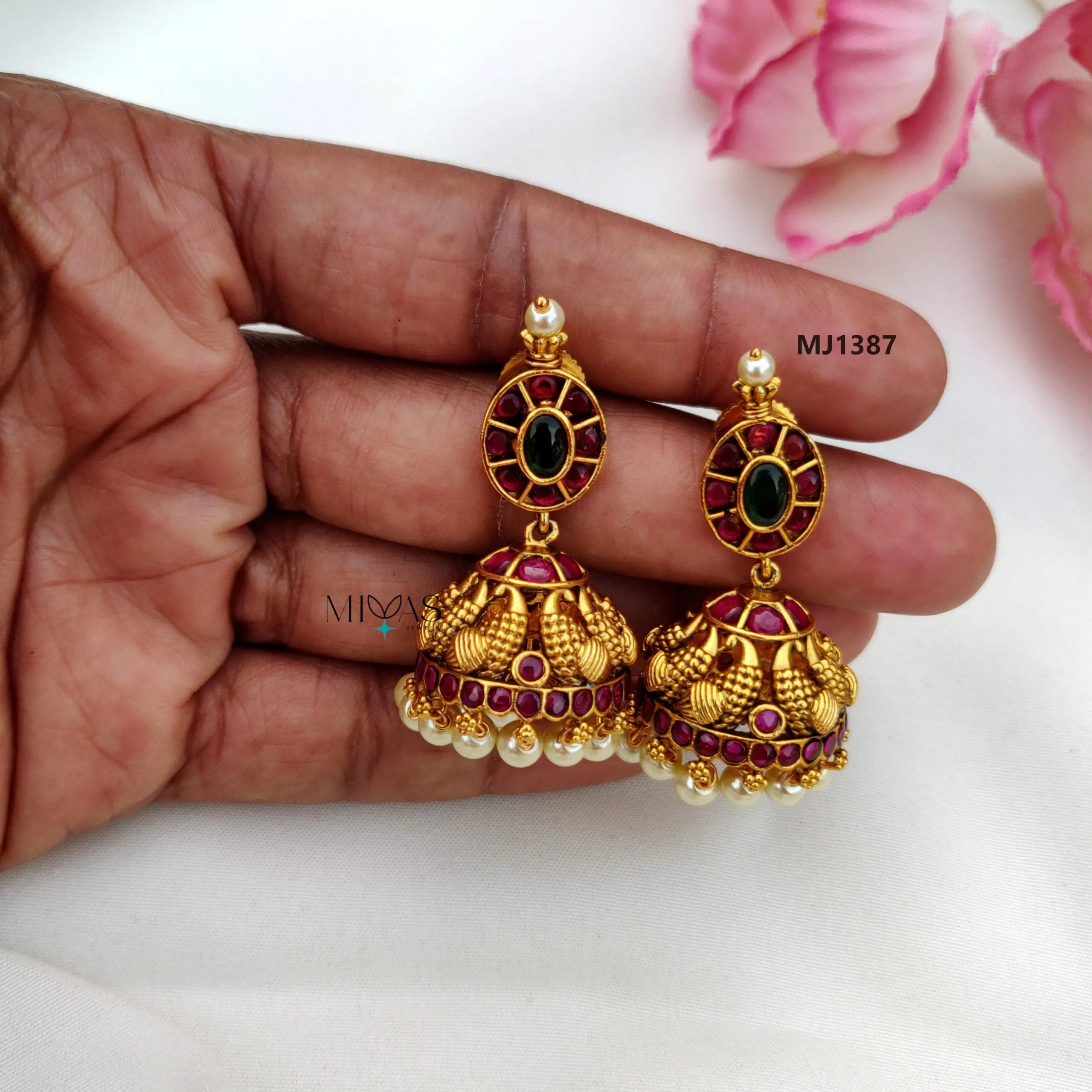 Mesmerizing Floral With Peacock Motif Choker