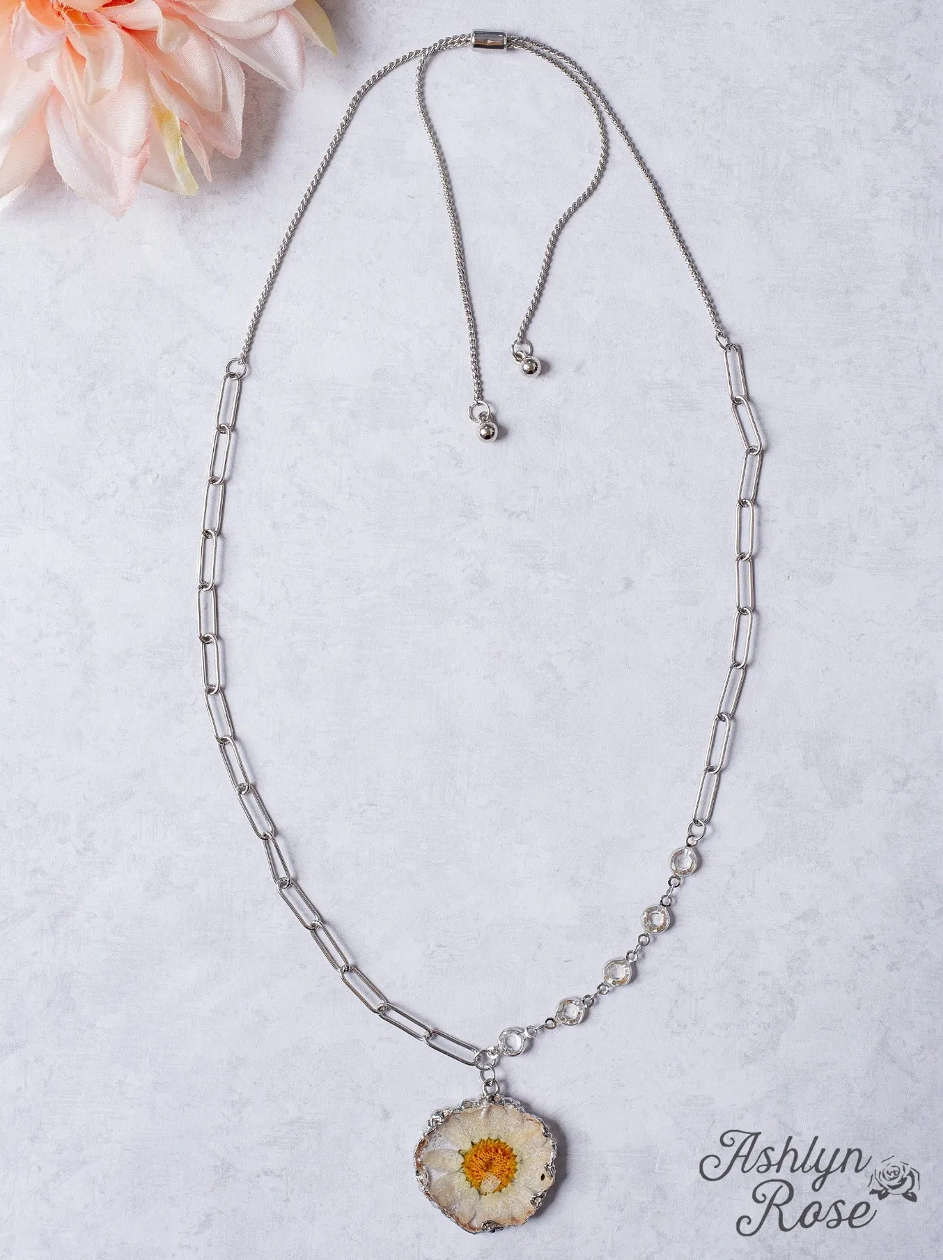 SHINE BRIGHT DAISY RESIN SILVER LINKED CHAIN NECKLACE